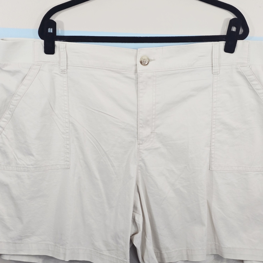 Lee Plus Size Off-White Relaxed Cargo Utility Shorts - Picture 4 of 8